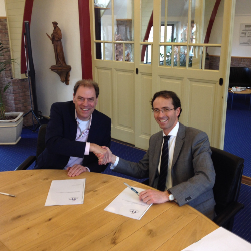 Tekenen contract 1.jpeg