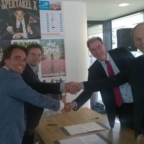 Foto overdracht 150 woningen.jpg