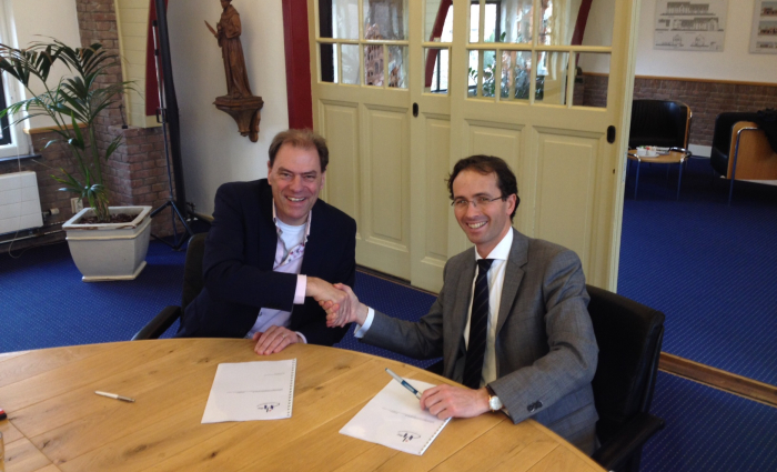 Tekenen contract 1.jpeg