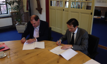 Tekenen contract 2.jpeg