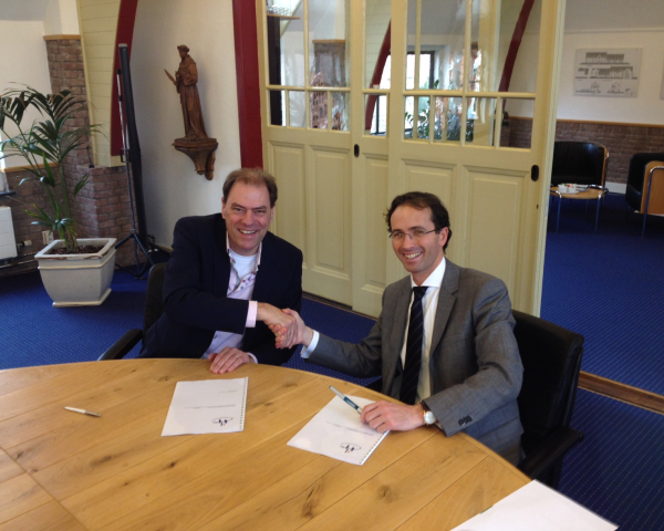 Tekenen contract 1.jpeg